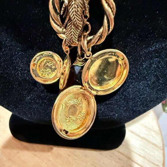 WOMENS LOCKET PICTURE NECKLACE - Picture 2 of 3